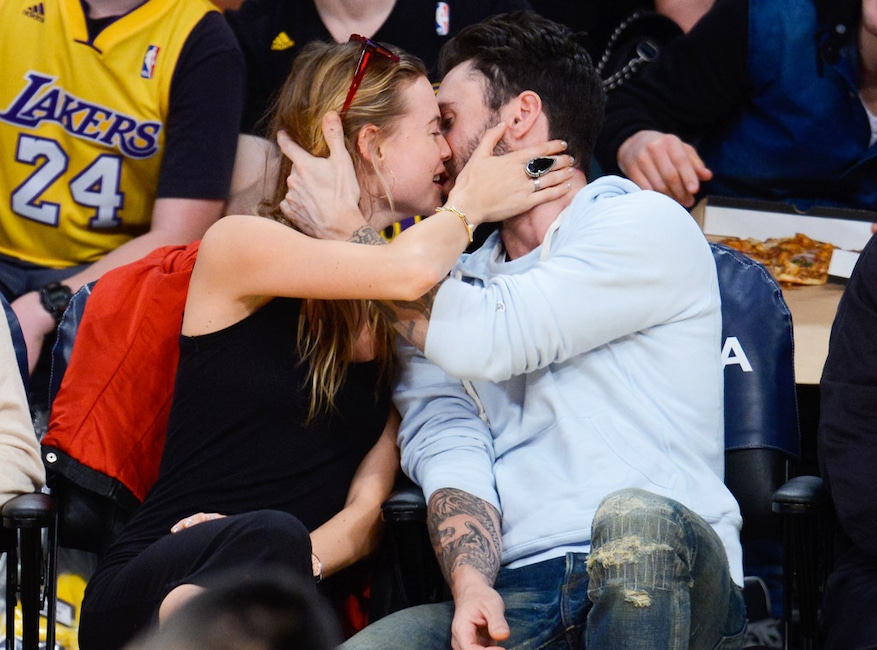 Kiss Cam Couples, Adam Levine and Behati Prinsloo